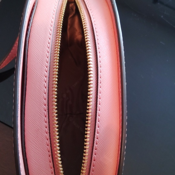 Michael Kors Pink Oval Crossbody Medium - Picture 14 of 16